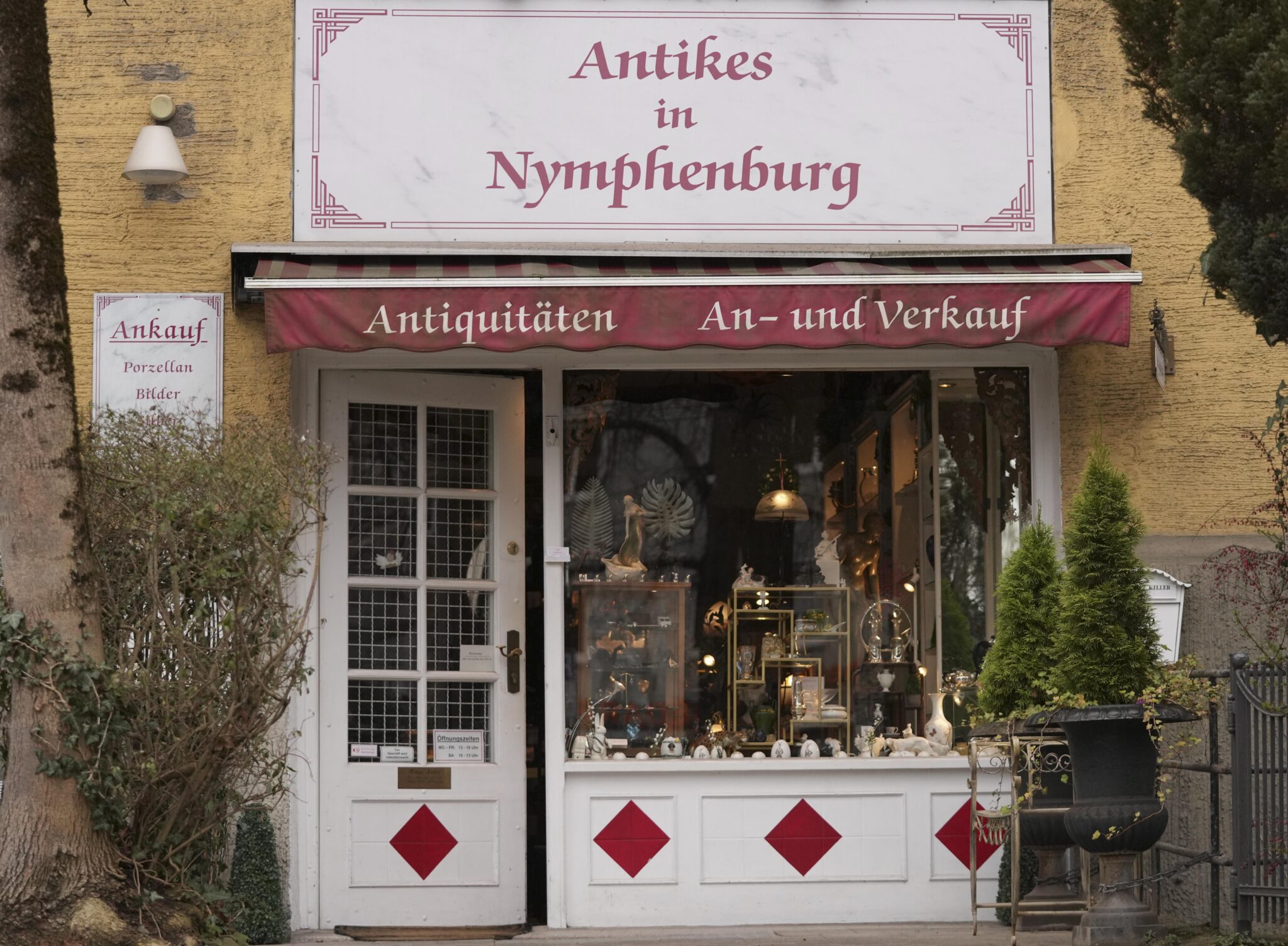Außengeschäft - Antikes in Nymphenburg - Antiquitäten Franz Killer München